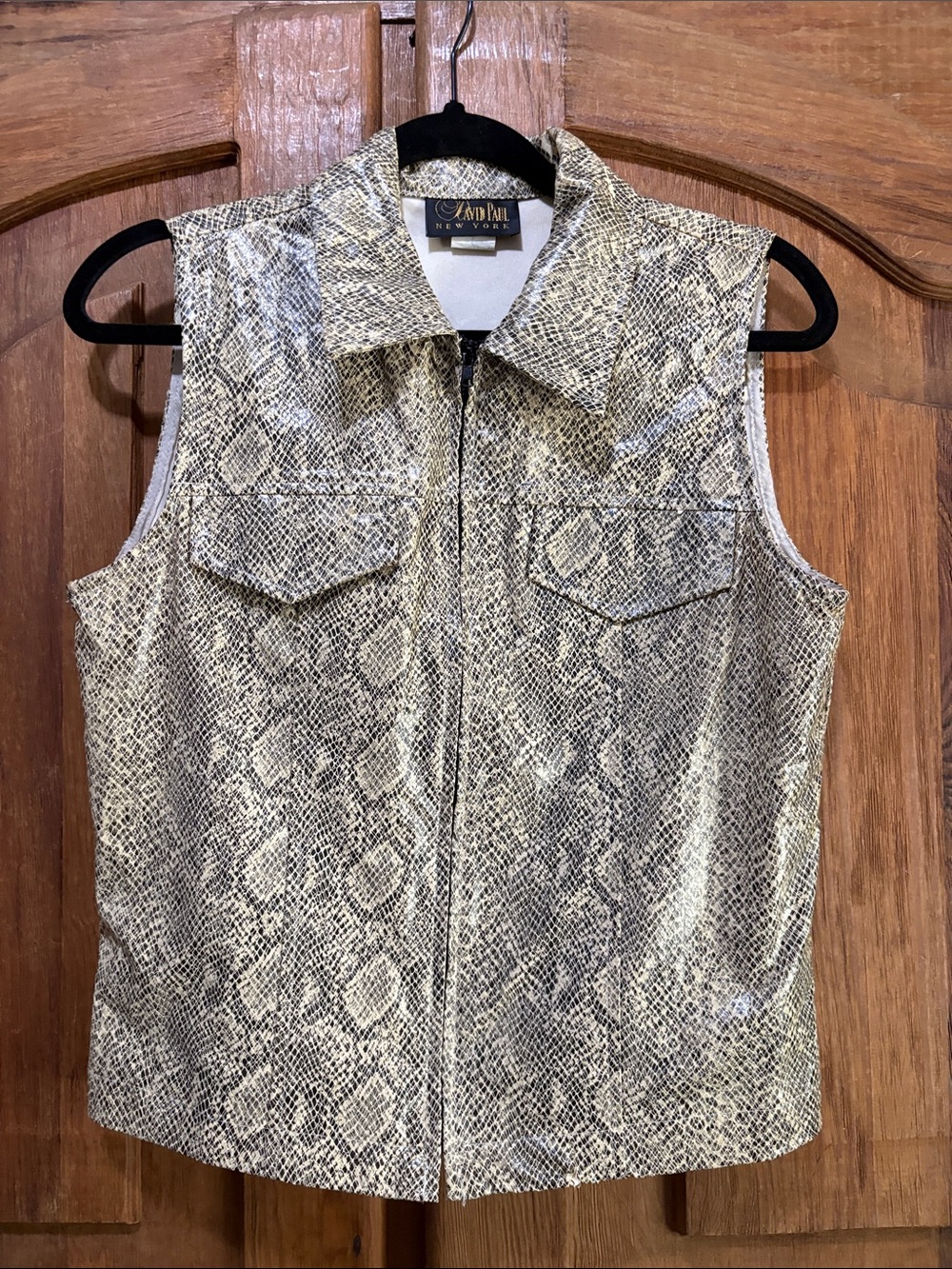 David Paul New York Vintage Sleeveless Snake-Print Zip Vest - Cream & Black